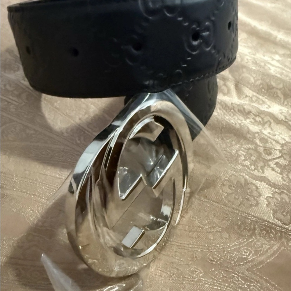 Gucci Embossed Black Belt with Silver Logo Buckle - Picture 3 of 5